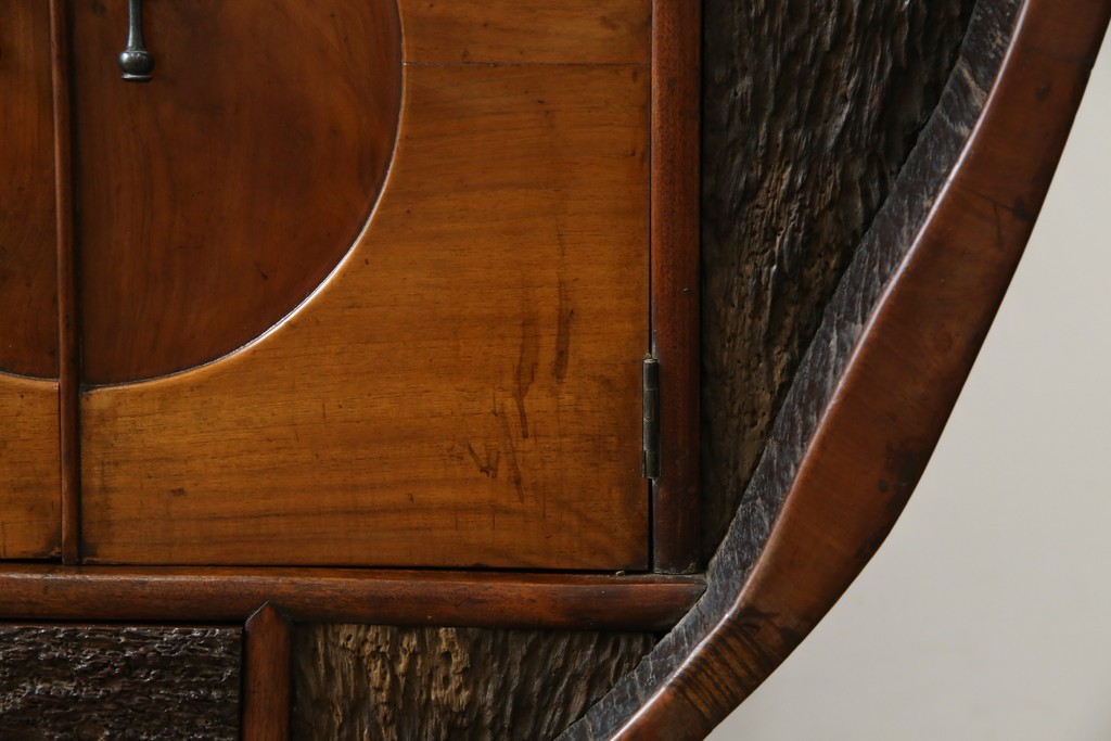 和製アンティーク　大正期　希少デザイン　漆塗り　桐材くり抜き　桑材・欅(ケヤキ)材なども使用!　ダイナミックで圧倒される丸型茶棚　(R-060276)