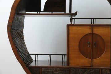 和製アンティーク　大正期　希少デザイン　漆塗り　桐材くり抜き　桑材・欅(ケヤキ)材なども使用!　ダイナミックで圧倒される丸型茶棚　(R-060276)