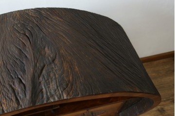 和製アンティーク　大正期　希少デザイン　漆塗り　桐材くり抜き　桑材・欅(ケヤキ)材なども使用!　ダイナミックで圧倒される丸型茶棚　(R-060276)