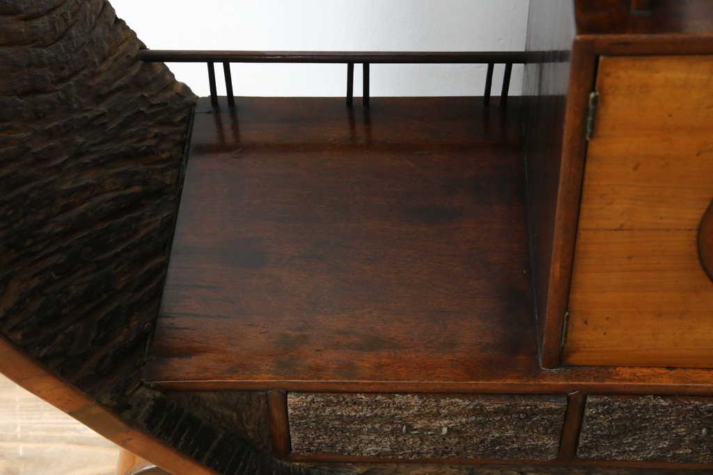 和製アンティーク　大正期　希少デザイン　漆塗り　桐材くり抜き　桑材・欅(ケヤキ)材なども使用!　ダイナミックで圧倒される丸型茶棚　(R-060276)