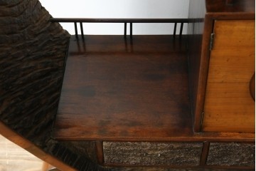 和製アンティーク　大正期　希少デザイン　漆塗り　桐材くり抜き　桑材・欅(ケヤキ)材なども使用!　ダイナミックで圧倒される丸型茶棚　(R-060276)