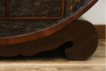 和製アンティーク　大正期　希少デザイン　漆塗り　桐材くり抜き　桑材・欅(ケヤキ)材なども使用!　ダイナミックで圧倒される丸型茶棚　(R-060276)