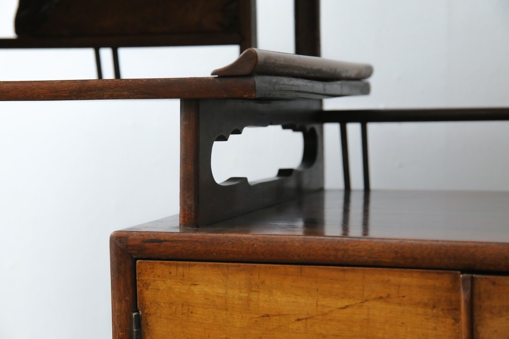 和製アンティーク　大正期　希少デザイン　漆塗り　桐材くり抜き　桑材・欅(ケヤキ)材なども使用!　ダイナミックで圧倒される丸型茶棚　(R-060276)