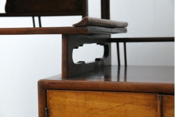 和製アンティーク　大正期　希少デザイン　漆塗り　桐材くり抜き　桑材・欅(ケヤキ)材なども使用!　ダイナミックで圧倒される丸型茶棚　(R-060276)