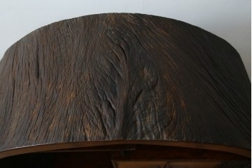 和製アンティーク　大正期　希少デザイン　漆塗り　桐材くり抜き　桑材・欅(ケヤキ)材なども使用!　ダイナミックで圧倒される丸型茶棚　(R-060276)