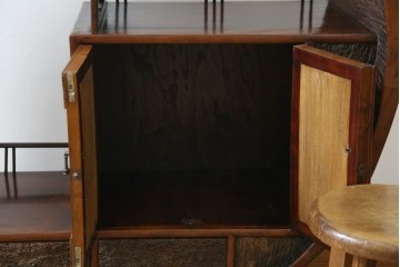 和製アンティーク　大正期　希少デザイン　漆塗り　桐材くり抜き　桑材・欅(ケヤキ)材なども使用!　ダイナミックで圧倒される丸型茶棚　(R-060276)