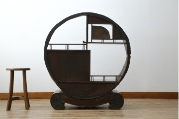 和製アンティーク　大正期　希少デザイン　漆塗り　桐材くり抜き　桑材・欅(ケヤキ)材なども使用!　ダイナミックで圧倒される丸型茶棚　(R-060276)