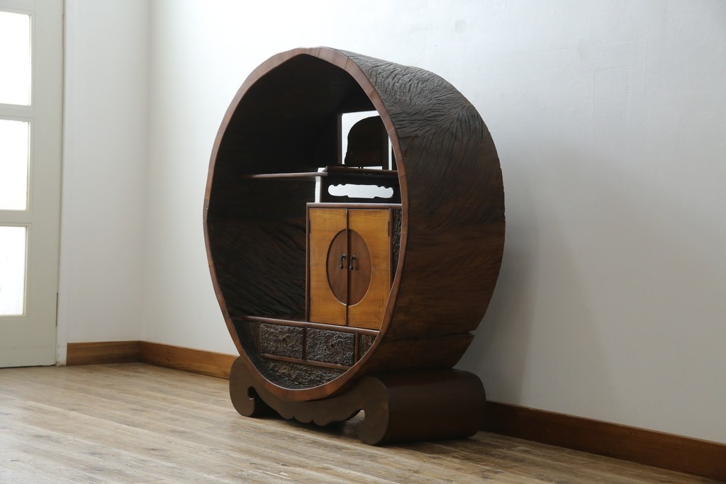 和製アンティーク　大正期　希少デザイン　漆塗り　桐材くり抜き　桑材・欅(ケヤキ)材なども使用!　ダイナミックで圧倒される丸型茶棚　(R-060276)