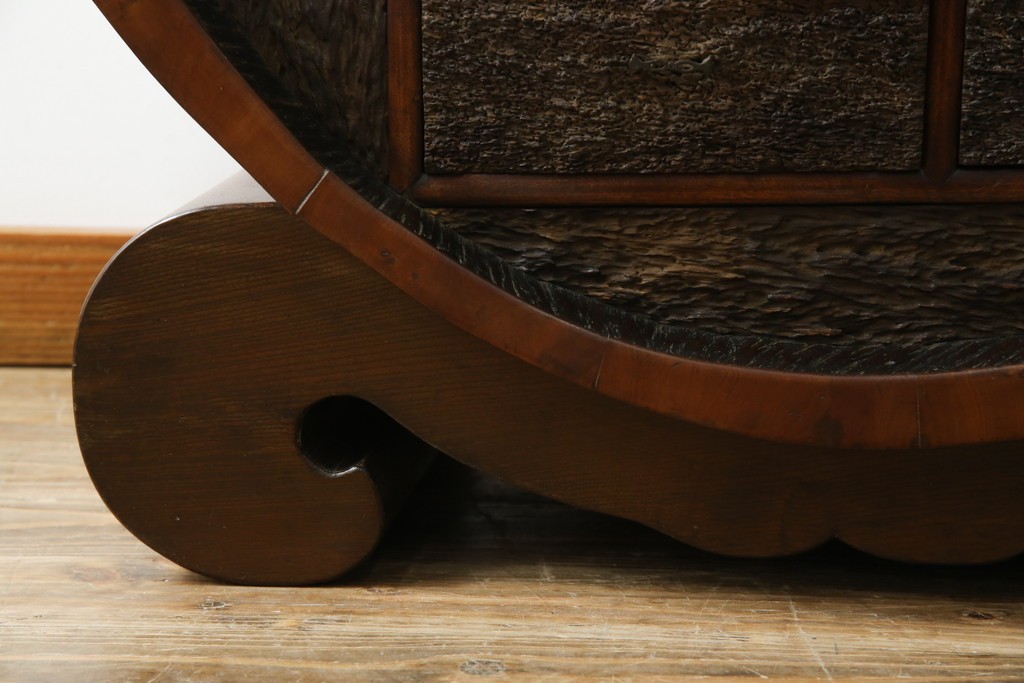 和製アンティーク　大正期　希少デザイン　漆塗り　桐材くり抜き　桑材・欅(ケヤキ)材なども使用!　ダイナミックで圧倒される丸型茶棚　(R-060276)