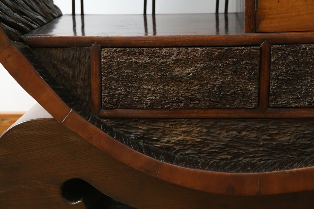 和製アンティーク　大正期　希少デザイン　漆塗り　桐材くり抜き　桑材・欅(ケヤキ)材なども使用!　ダイナミックで圧倒される丸型茶棚　(R-060276)