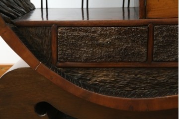 和製アンティーク　大正期　希少デザイン　漆塗り　桐材くり抜き　桑材・欅(ケヤキ)材なども使用!　ダイナミックで圧倒される丸型茶棚　(R-060276)