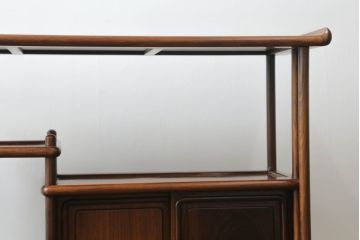 ビンテージ　指物家具　総漆塗り　木のぬくもりが感じられる総紫檀(シタン)材の飾り棚(ヴィンテージ、茶棚、違い棚)(R-060277)