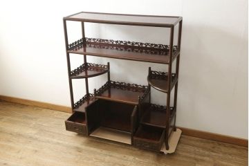 和製ビンテージ　ヴィンテージ家具　花梨(カリン)材　細部まで手の込んだ装飾が見事な飾り棚(茶棚、陳列棚、収納棚)(R-060278)