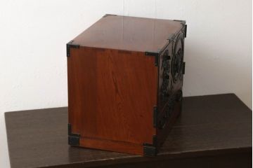 中古　門間箪笥店(門間屋)　仙台箪笥　木地呂塗り　弐番　小ぶりながら存在感と重厚感のある小箪笥(卓上収納、小物収納、小引き出し)(定価約19万4千円)(R-060280)