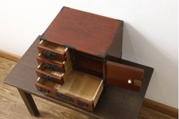 中古　門間箪笥店(門間屋)　仙台箪笥　木地呂塗り　弐番　小ぶりながら存在感と重厚感のある小箪笥(卓上収納、小物収納、小引き出し)(定価約19万4千円)(R-060280)