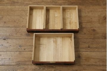 中古　門間箪笥店(門間屋)　仙台箪笥　木地呂塗り　弐番　小ぶりながら存在感と重厚感のある小箪笥(卓上収納、小物収納、小引き出し)(定価約19万4千円)(R-060280)