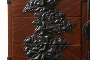 中古　門間箪笥店(門間屋)　仙台箪笥　木地呂塗り　弐番　小ぶりながら存在感と重厚感のある小箪笥(卓上収納、小物収納、小引き出し)(定価約19万4千円)(R-060280)