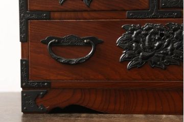 中古　門間箪笥店(門間屋)　仙台箪笥　木地呂塗り　弐番　小ぶりながら存在感と重厚感のある小箪笥(卓上収納、小物収納、小引き出し)(定価約19万4千円)(R-060280)