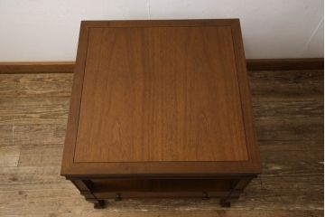 中古　DREXEL HERITAGE(ドレクセルヘリテイジ)　Triune(トライユン)シリーズ　すっきりした佇まいのエンドテーブル(定価約21万円)(サイドテーブル、飾り台)(R-060281)