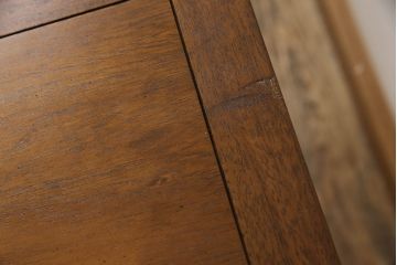 中古　DREXEL HERITAGE(ドレクセルヘリテイジ)　Triune(トライユン)シリーズ　すっきりした佇まいのエンドテーブル(定価約21万円)(サイドテーブル、飾り台)(R-060281)
