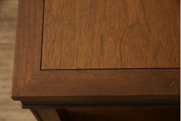 中古　DREXEL HERITAGE(ドレクセルヘリテイジ)　Triune(トライユン)シリーズ　すっきりした佇まいのエンドテーブル(定価約21万円)(サイドテーブル、飾り台)(R-060281)
