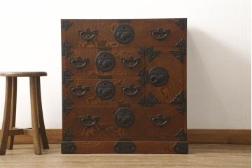 中古　岩谷堂箪笥　迫力ある木目と重厚感ある金具が魅力的な小箪笥(収納箪笥、和たんす、引き出し、チェスト)(R-060287)