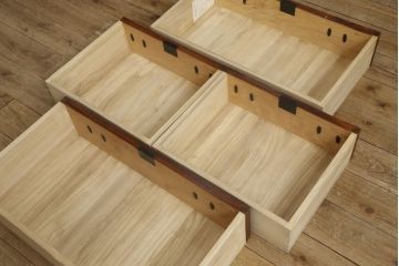中古　岩谷堂箪笥　迫力ある木目と重厚感ある金具が魅力的な小箪笥(収納箪笥、和たんす、引き出し、チェスト)(R-060287)