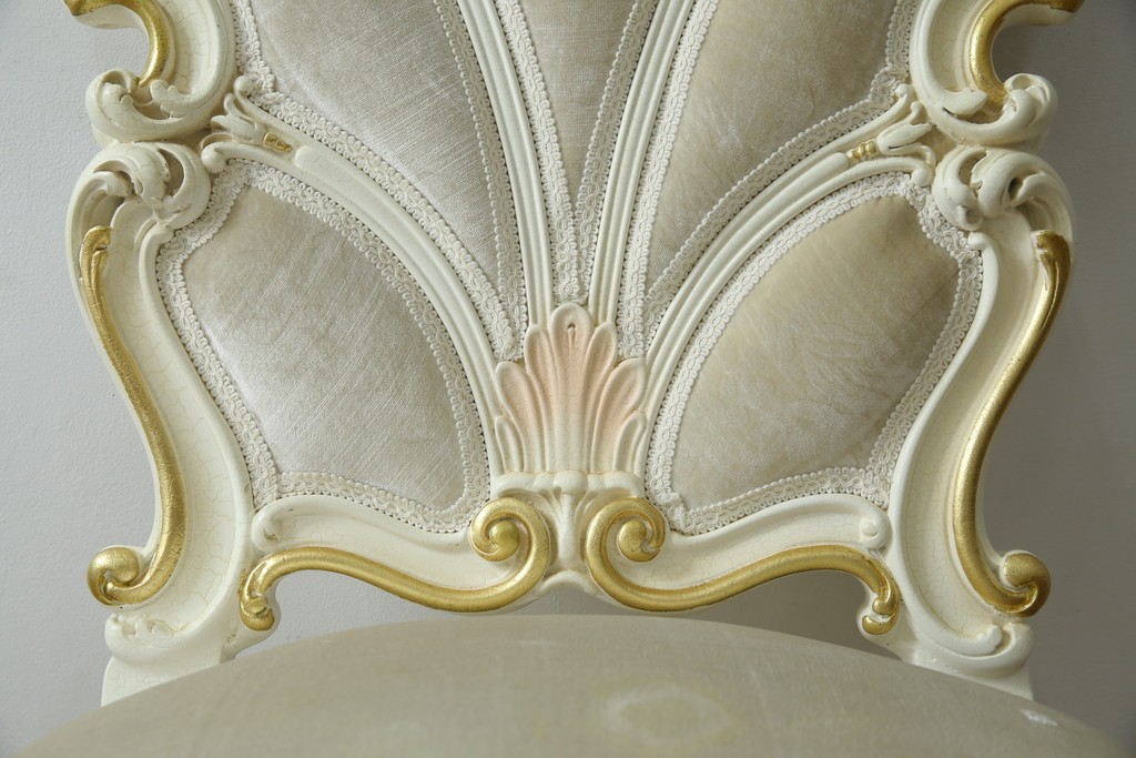 中古　美品　イタリア高級家具　SILIK(シリック)　FIDIAシリーズ　ロココ調　細部まで凝った造りが美しいダイニングチェア(定価約50万円)(椅子、イス、サロンチェア)(R-060293)