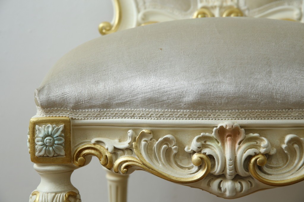 中古　美品　イタリア高級家具　SILIK(シリック)　FIDIAシリーズ　ロココ調　細部まで凝った造りが美しいダイニングチェア(定価約50万円)(椅子、イス、サロンチェア)(R-060293)