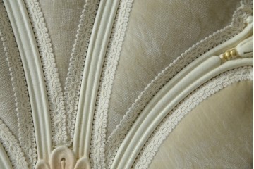 中古　美品　イタリア高級家具　SILIK(シリック)　FIDIAシリーズ　ロココ調　細部まで凝った造りが美しいダイニングチェア(定価約50万円)(椅子、イス、サロンチェア)(R-060293)