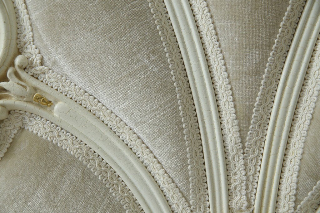 中古　美品　イタリア高級家具　SILIK(シリック)　FIDIAシリーズ　ロココ調　細部まで凝った造りが美しいダイニングチェア(定価約50万円)(椅子、イス、サロンチェア)(R-060293)