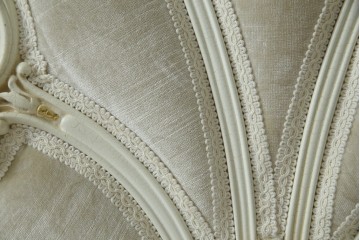 中古　美品　イタリア高級家具　SILIK(シリック)　FIDIAシリーズ　ロココ調　細部まで凝った造りが美しいダイニングチェア(定価約50万円)(椅子、イス、サロンチェア)(R-060293)