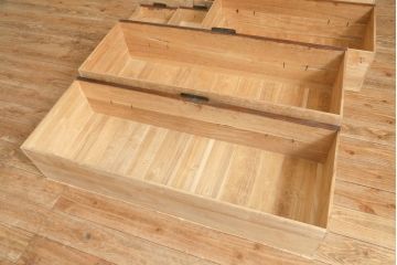 和製アンティーク　明治大正期　前面桐材　細かな透かし金具が目を引く佐渡箪笥(八幡箪笥、衣装箪笥、収納箪笥、引き出し、チェスト)(R-060297)