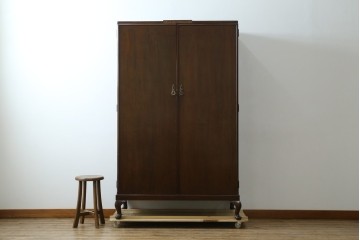 イギリスアンティーク　マホガニー材　薄型がいいね!　クラシカルな雰囲気が素敵な猫脚ワードローブ　(R-060304)