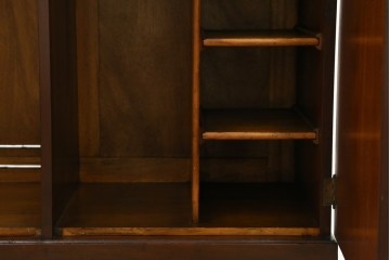 イギリスアンティーク　マホガニー材　薄型がいいね!　クラシカルな雰囲気が素敵な猫脚ワードローブ　(R-060304)