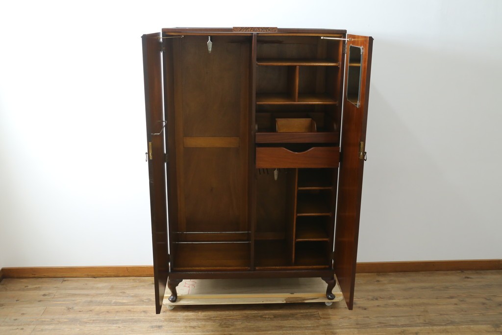 イギリスアンティーク　マホガニー材　薄型がいいね!　クラシカルな雰囲気が素敵な猫脚ワードローブ　(R-060304)