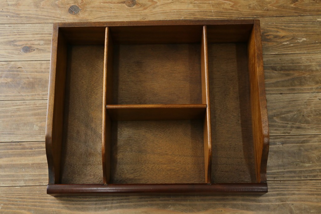 イギリスアンティーク　マホガニー材　薄型がいいね!　クラシカルな雰囲気が素敵な猫脚ワードローブ　(R-060304)