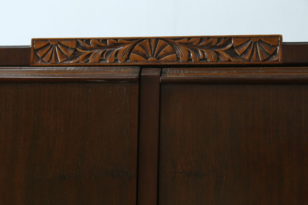 イギリスアンティーク　マホガニー材　薄型がいいね!　クラシカルな雰囲気が素敵な猫脚ワードローブ　(R-060304)