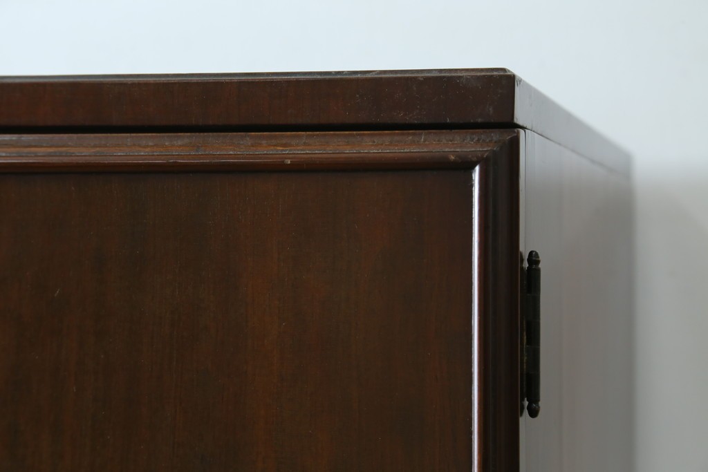 イギリスアンティーク　マホガニー材　薄型がいいね!　クラシカルな雰囲気が素敵な猫脚ワードローブ　(R-060304)