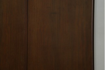 イギリスアンティーク　マホガニー材　薄型がいいね!　クラシカルな雰囲気が素敵な猫脚ワードローブ　(R-060304)