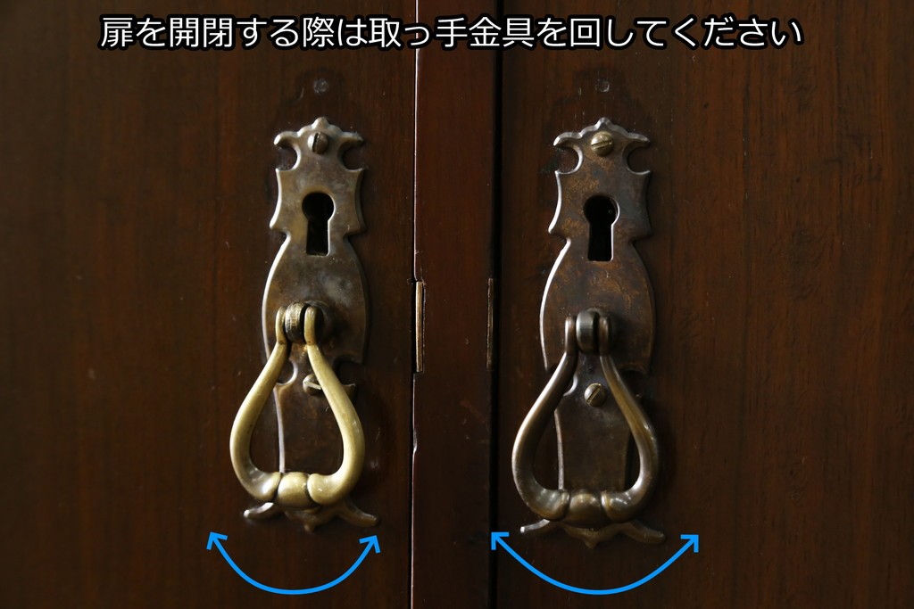 イギリスアンティーク　マホガニー材　薄型がいいね!　クラシカルな雰囲気が素敵な猫脚ワードローブ　(R-060304)