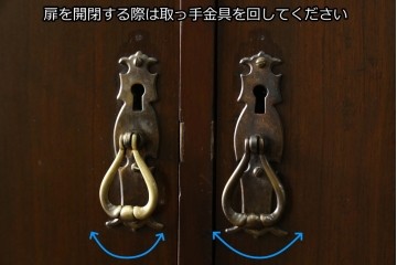 イギリスアンティーク　マホガニー材　薄型がいいね!　クラシカルな雰囲気が素敵な猫脚ワードローブ　(R-060304)