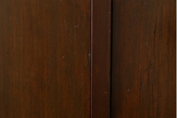 イギリスアンティーク　マホガニー材　薄型がいいね!　クラシカルな雰囲気が素敵な猫脚ワードローブ　(R-060304)