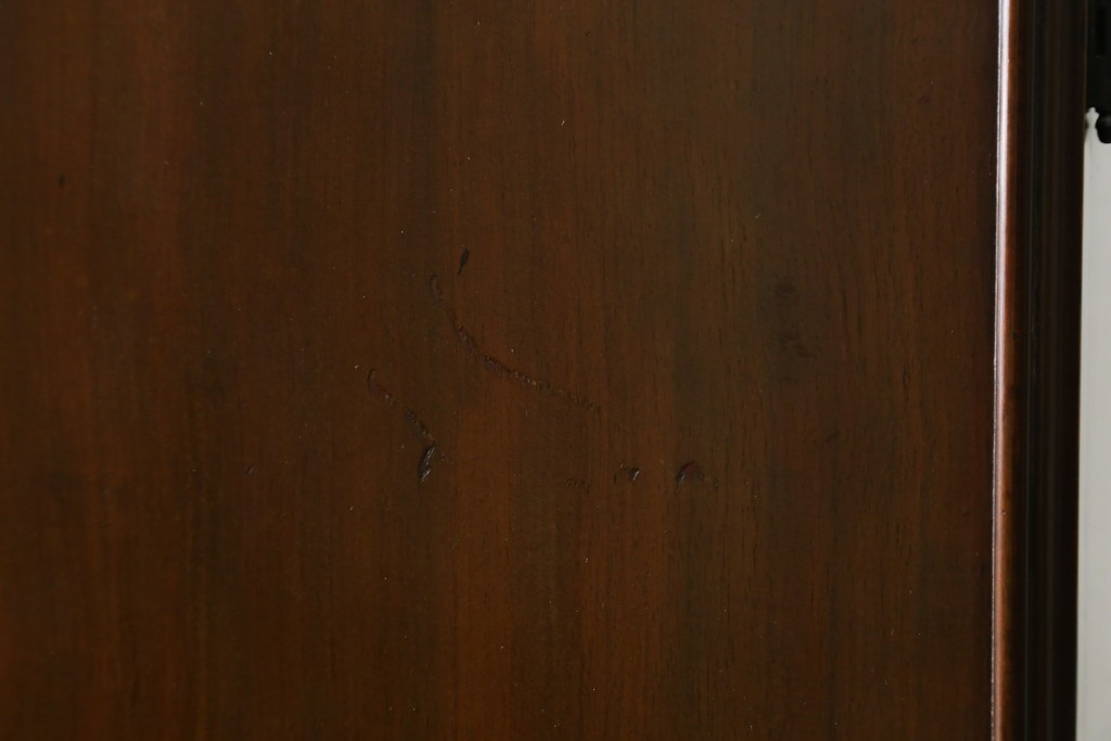 イギリスアンティーク　マホガニー材　薄型がいいね!　クラシカルな雰囲気が素敵な猫脚ワードローブ　(R-060304)