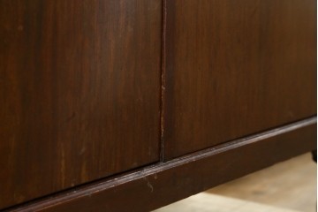 イギリスアンティーク　マホガニー材　薄型がいいね!　クラシカルな雰囲気が素敵な猫脚ワードローブ　(R-060304)