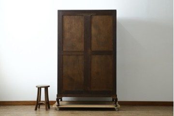 イギリスアンティーク　マホガニー材　薄型がいいね!　クラシカルな雰囲気が素敵な猫脚ワードローブ　(R-060304)