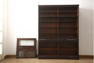 中古　北海道民芸家具　美しい木肌とシックな佇まいが魅力的な重ね戸棚(収納棚、戸棚、食器棚)(R-060305)