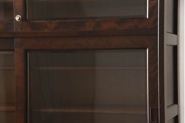 中古　北海道民芸家具　美しい木肌とシックな佇まいが魅力的な重ね戸棚(収納棚、戸棚、食器棚)(R-060305)