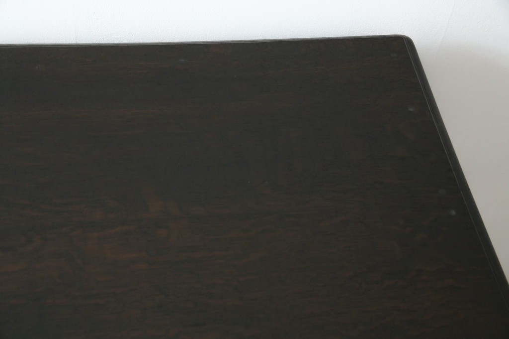 和製アンティーク　ナラ材　幕板下に棚のある珍しいデザインが魅力的な平机　(R-060311)