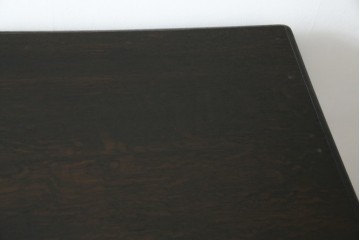 和製アンティーク　ナラ材　幕板下に棚のある珍しいデザインが魅力的な平机　(R-060311)